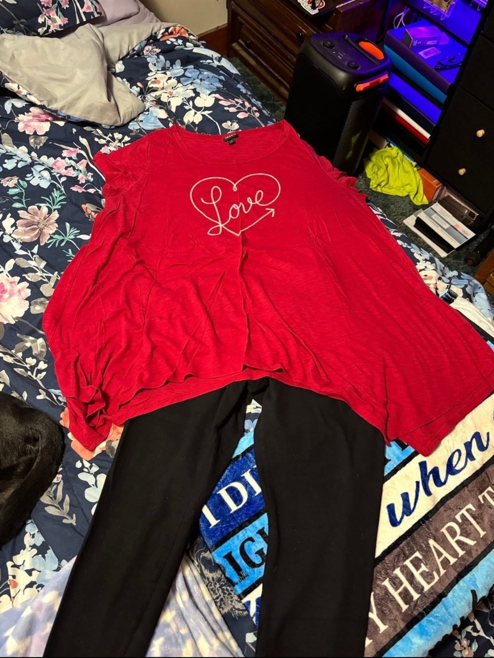 OUTFIT Red 'Love' Heart Graphic Long Sleeve Top and Leggings writing on leg LOVE